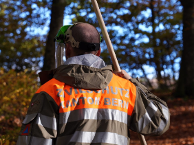 Der Zivilschutz führt die Suchaktion im Wald durch